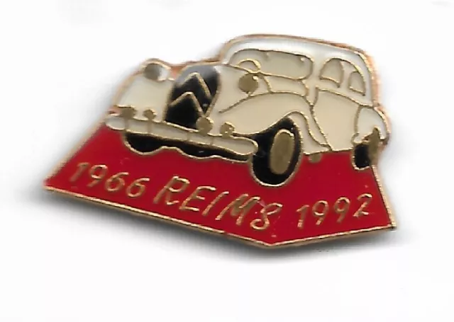 pin pin's citroen traction avant blanche