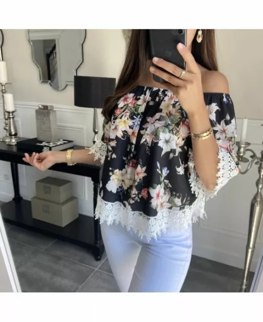 Top fleurie noir avec dentelle taille unique du 36 au 42 neuf avec étiquette