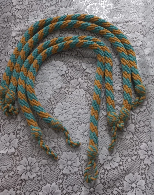 Lot De 57 Embrasses Pour Rideaux En Passementerie Et Bois - Couleur Écru Et Marron - Parfait État