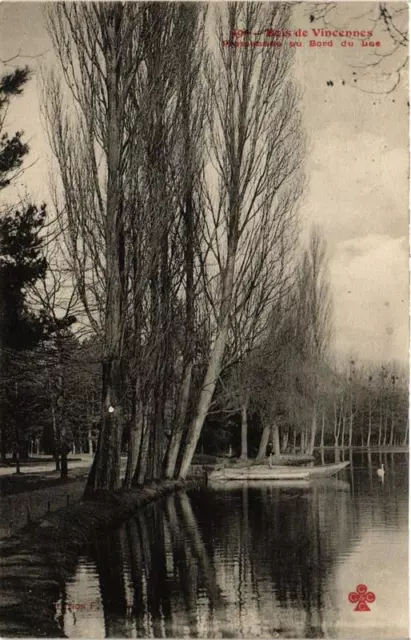 CPA AK PARIS 12th Bois de VINCENNES Promenade au Bord du Lac (672499)