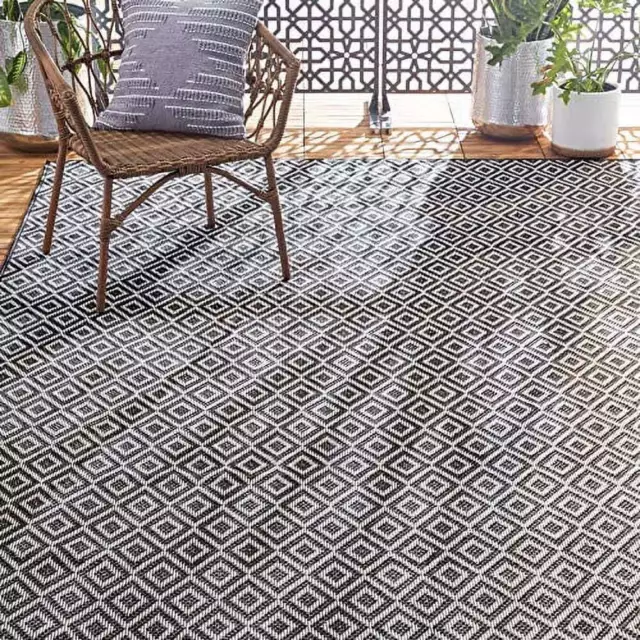 Tripoli Lydia Modern Diamond Indoor/Outdoor Area Rug, Charcoal/Cream, 5'3"x7'3"