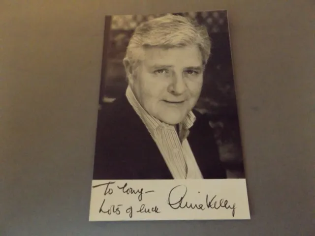 5.5" x 3.5" PHOTO HAND SIGNED BY CHRIS KELLY - TV PRESENTER