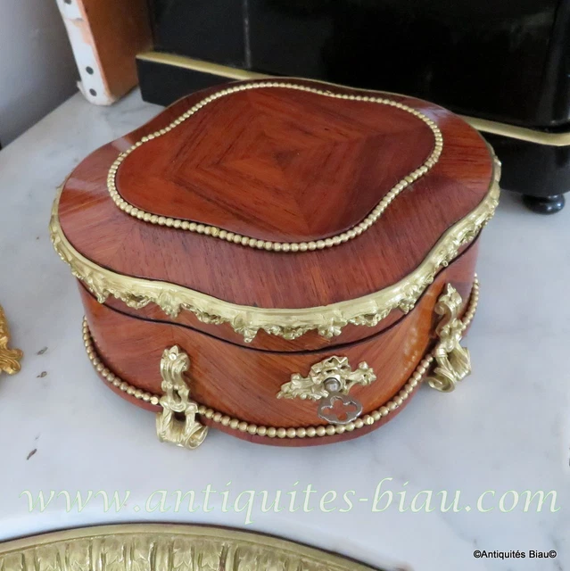 Une antiquité Boîte à bijoux en marqueterie française, boîte incrustée