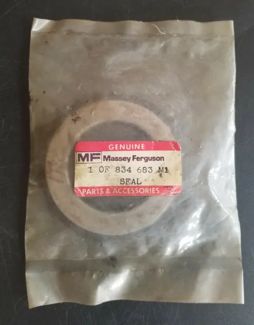 One(1) Genuine OEM MF Massey Ferguson Seal 834683M1