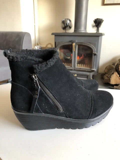 Skechers parallel boots best sale uk