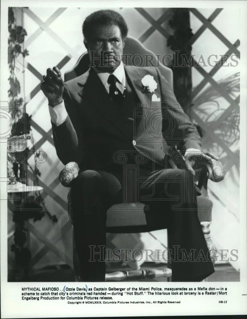 1982 Press Photo Ossie Davis actor starring in "Hot Stuff," as a policeman.