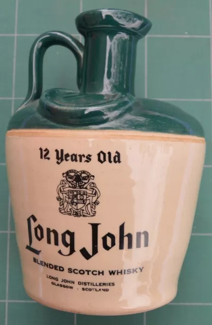 Pichet en grès peint vernissé, whisky Long John, 12 years old, manque le bouchon