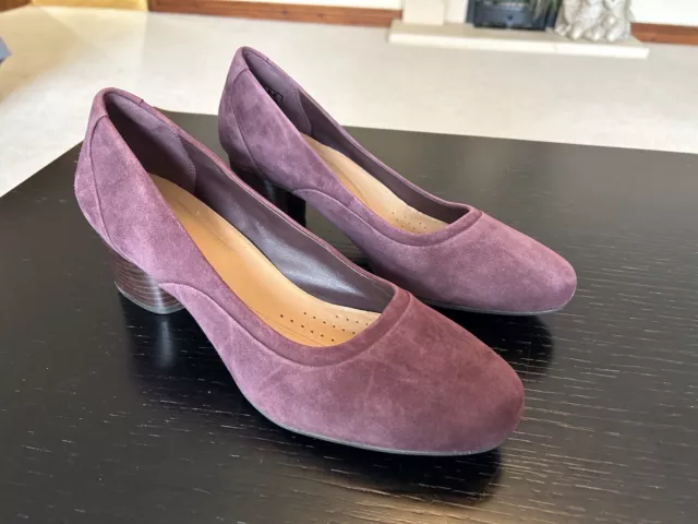 Chorus carol deals clarks