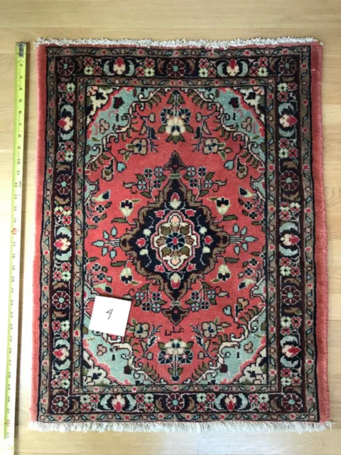 24 x 32 inches Handmade Vintage Sarouk Wool Rug