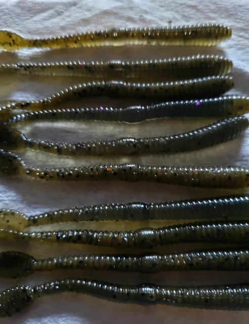 10 COUNT 4& Detroit River Worm COLOR Green pumpkin over clear EUR 2,88 ...