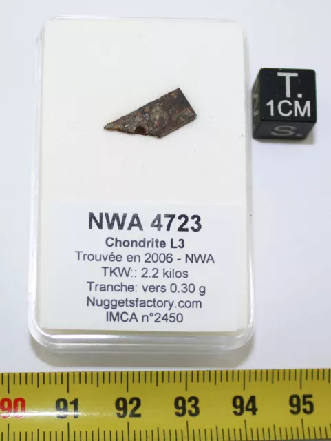 Tranche de Météorite NWA 4723 dans une boite - Chondrite L3 ( 0.3 grs - 002 * )