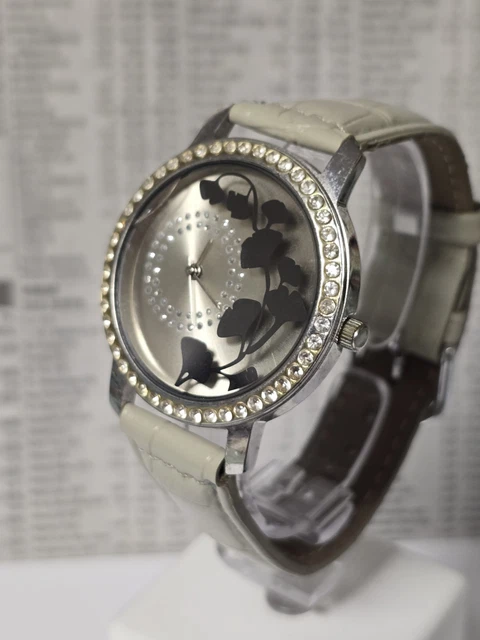 Montre Femme Vintage LBVVR à Quartz - Boîtier Acier Brillant Avec Pierres - Bracelet Ajustable - Occasion