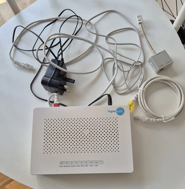 Hyperoptic / ZTE router and cables ZXHN H298A, white