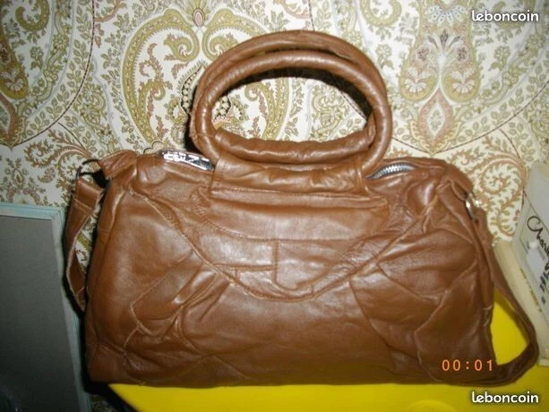TRÈS JOLI SAC à main neuf jamais porté, en peau véritable avec