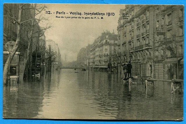 CPA: Paris- Venise. Inondations 1910 - Rue de Lyon prise de la gare du P.L.M