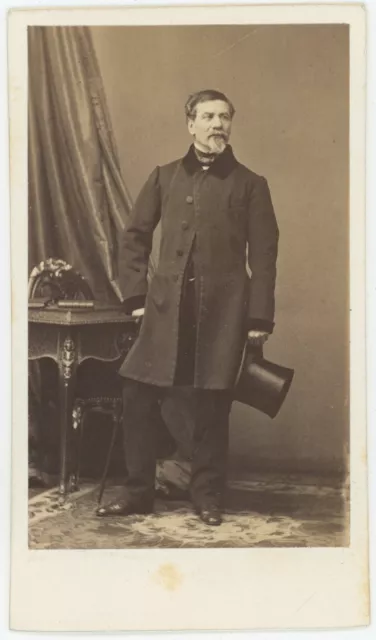 CDV circa 1865. Aristocrate parisien à identifier par Disdéri à Paris. Noblesse.