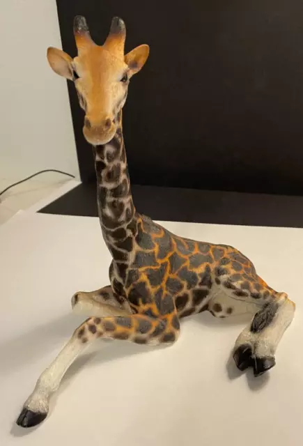 10" Resin Sitting Giraffe Figurine. 9 1/4" Wide Nice & Heavy