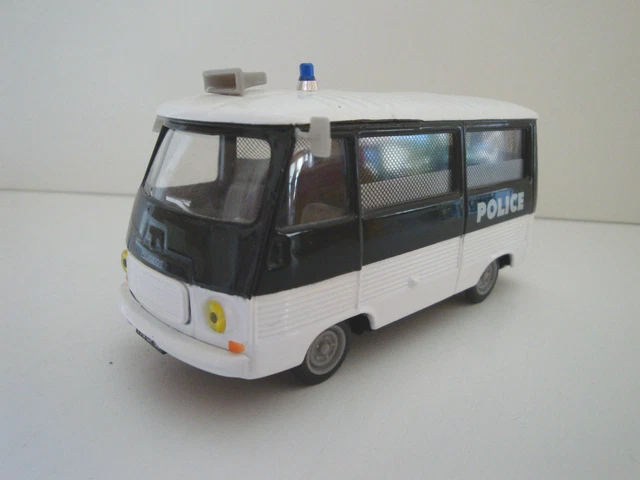 NOREV - PEUGEOT J7 POLICE INCOMPLET - 1/43e EUR 4,95 - FR