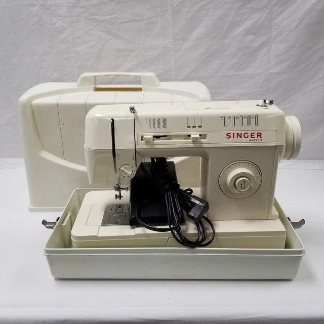 VINTAGE SINGER MERRITT Zig Zag Sewing Machine Model 3314C TESTED