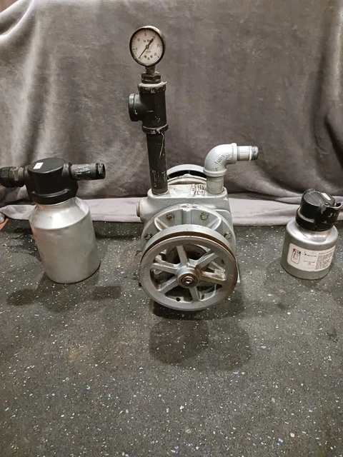 Gast 3040-v115a Rotary Vane Vacuum Pump