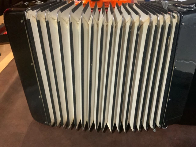 Vintage KENT POLLINA Accordion & Original Case GOOD Cond
