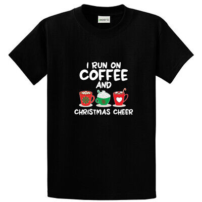 T-shirt unisex I Run on Coffee and Christmas Cheer per bambini e adulti