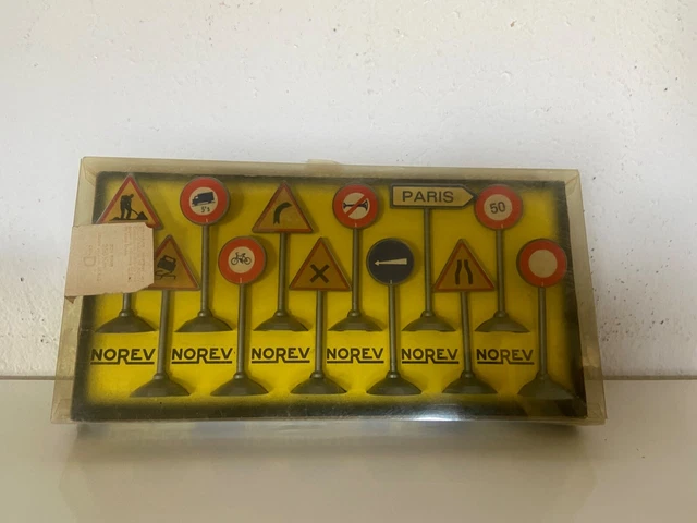 Boîte De 8 Panneaux De Signalisation Norev - Échelle 1:43, État Neuf