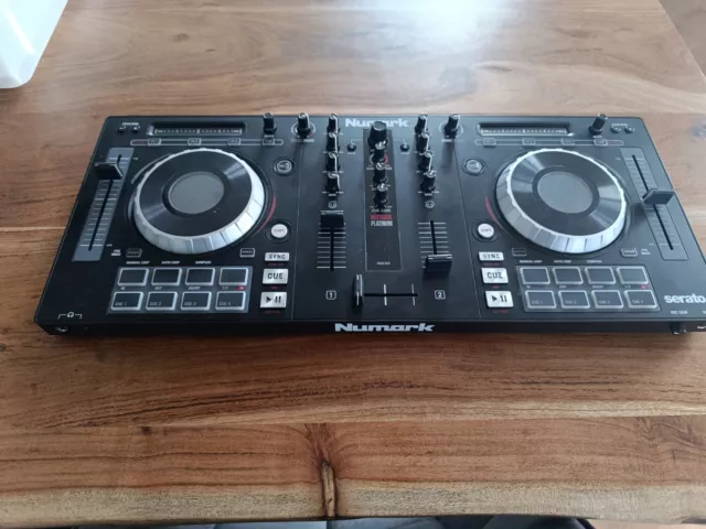 Numark Mixtrack Platinum FX 4-Deck Advanced DJ Controller - Schwarz Mischpult