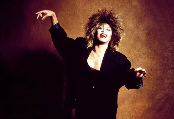 Tina Turner Unsigned 6" x 4" Photo - Iconic singer - 100% to Cancer Charity *12