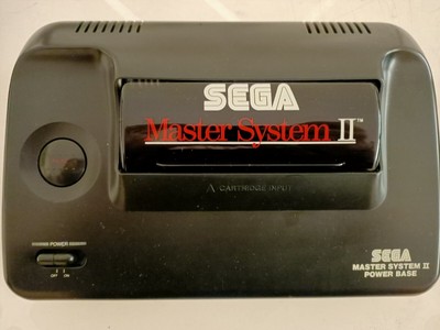 SEGA CONSOLE SEGA MASTER SYSTEM 2  USATA COMPLETA CON SCATOLA E LIGHT PHASER!! 