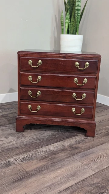 Ethan Allen Georgian Court Cherry Side Table/ Nightstand