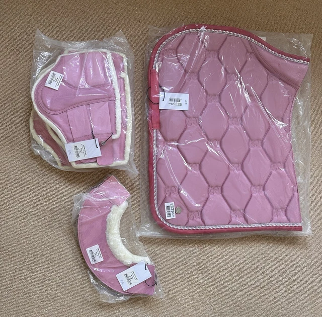Set ""bacca"" rosa PS of Sweden! Stivali sella, spazzolatura e campana - NUOVI