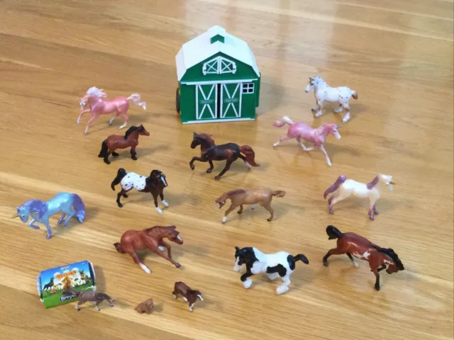 ALL BREYER Miniature Model Horses & Stable/ Barn Lot STABLEMATES Vintage Ponies