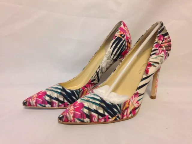 Ivanka Trump Carra3 Pump 8 M Dark Pink Multi Fabric New w/ Box