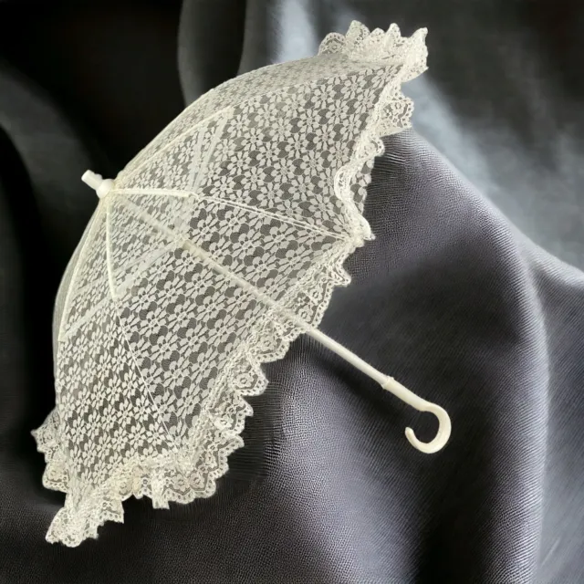 Vintage Parasol Umbrella Lace 22.5" Long 25" Circumference when opened
