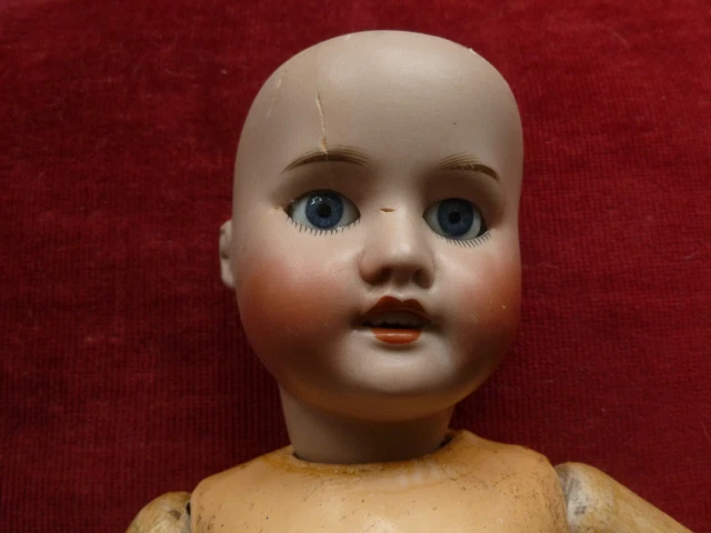 Poupée ancienne SFBJ, 41 cm. Tête en biscuit à restaurer corps en bois Jumeau ?