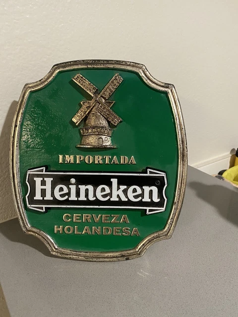 Vintage Heineken Importada Cerveza Holandesa Plastic Hanging Beer Sign 9”x 10”.