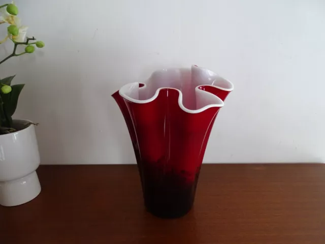 Grand vase mouchoir verre de MURANO bordeaux et blanc