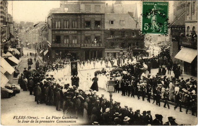 CPA Flers Orne - Gambetta Place on First Communion Day (800426)