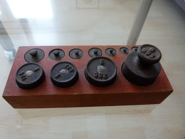 Waage, Wasserwaage, Gewichte für Waage
