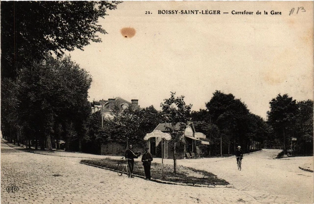 CPA AK BOISSY-St-LIGHT - Crossroads de la Gare (659314)