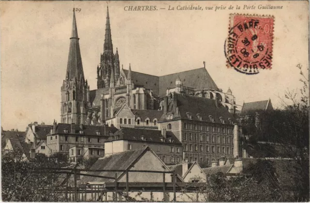 CPA CHARTRES La Cathedrale - Vue prise de la Porte Guillaume (1201819)