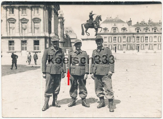 FOTO SOLDATEN VOM Panzer Artillerie Reg. 155 in Versailles 1944 Afrika