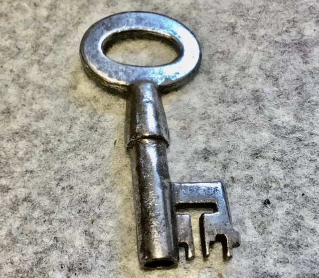 Genuine Antique Victorian Key Possibly a Padlock Key 2. 1/2 Inches [6.2 Cms]