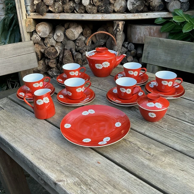 NORITAKE NIPPON TOKI Kaisha Red And White Daisies Coffee set