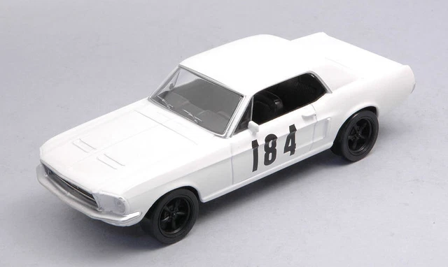 Miniature Racing Car Ford Mustang sur