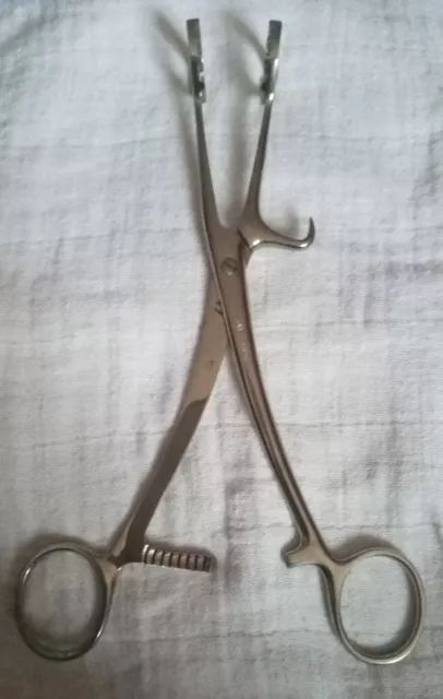 Vintage Arzt Instrument Halte Klemme  mit Haken     Verkauf  je 1  Stück