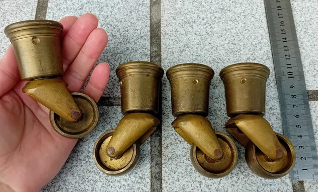 Lot De 4 Roulettes Anciennes - Mélange Métal Et Plastique - Pour Meuble Vintage - Occasion