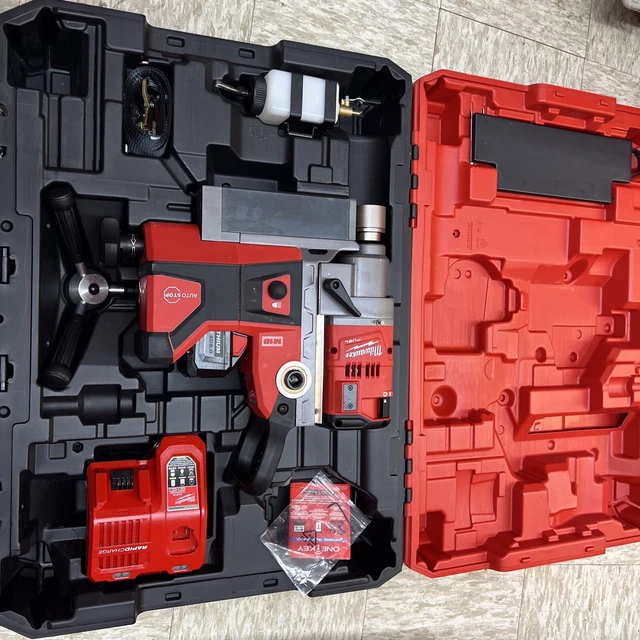 Milwaukee 2787-22HD M18 Fuel Magnetic Drill Kit only comes with 1 M18 8.0