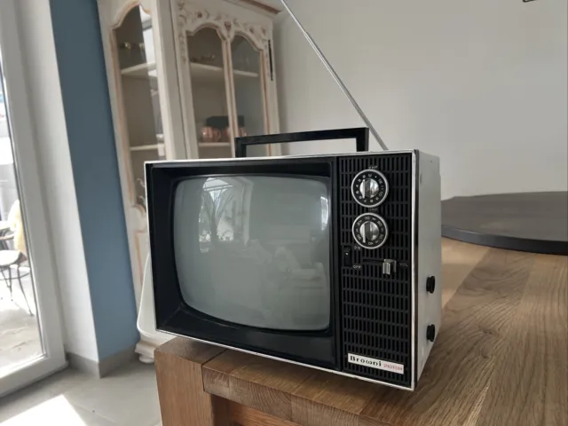 Röhren TV Browni Spacevision Tragbarer TV 70er Jahre s/w